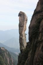 缤纷的彩虹等着你是什么歌